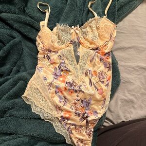 Victoria's Secret Lace Bodysuit in Cream and Gray